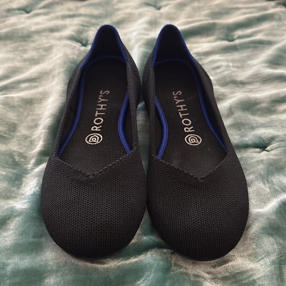 Authentic black flat Rothy’s. Excellent condition. Rarely worn. - Picture 3 of 4